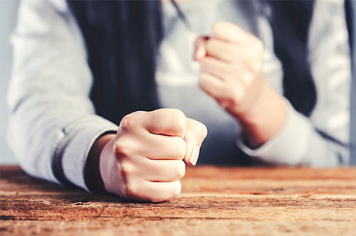 浮気を許せない！ 離婚したい！ 対処法や弁護士に相談するメリ...